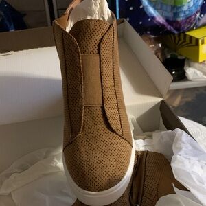 Paolo Perforated Tan Slip-On Sneakers for Women Sz 10